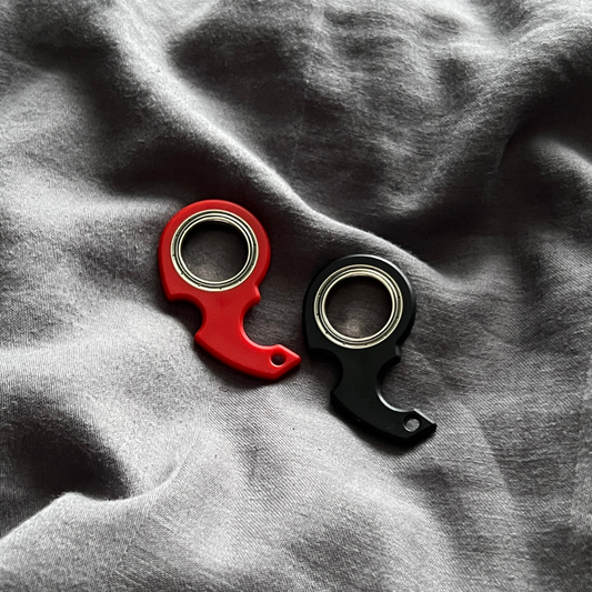 Karambit Spinner: The Ultimate Keychain Spinner with Endless Fun"
